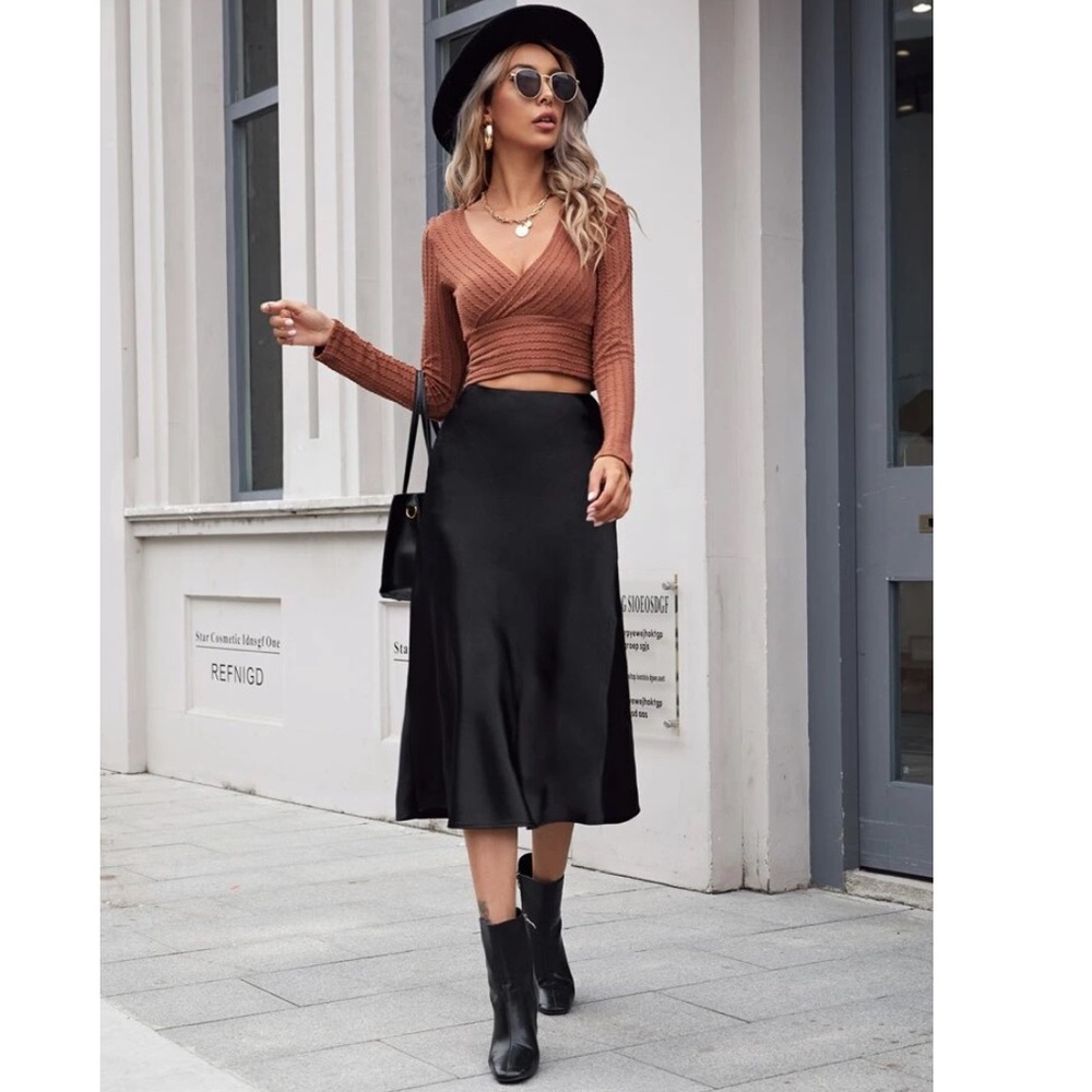 Rebellious Rose Black Maxi Skirt - Picture 5 of 5